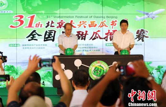 全国上千个瓜品在北京大兴&ldquo;打擂&rdquo;80.06公斤&ldquo;瓜王&rdquo;诞生