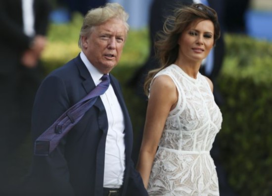 美国总统特朗普与妻子梅拉尼娅（新华社）