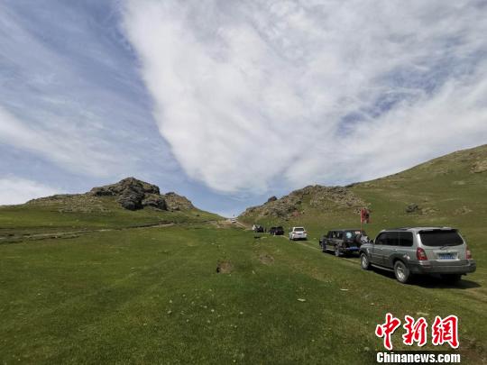 新疆托里县举办自驾越野探险游穿越千年牧道