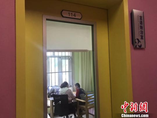 “天线宝宝”教师:童年“无声”爱相伴冀学生与人平等