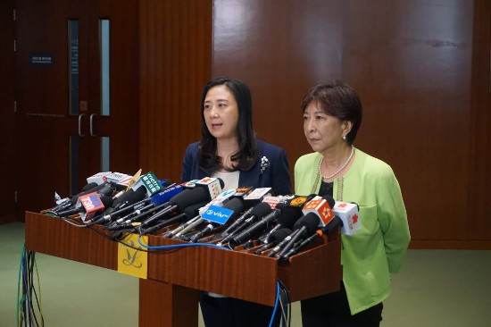 立法会议员直播回应现场 来源:蒋丽芸办公室供图