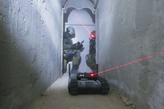 资料图片:DOGO机器人与以军协同巷战演练效果图。(图片来源于网络)