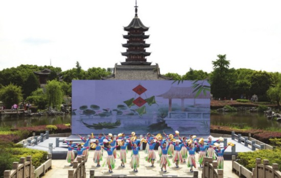 昨日,2019年第十五届苏州端午民俗文化节在盘门景区开幕。 记者 张健摄