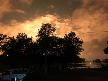 在新泽西州可看到火光冲天（美国哥伦比亚广播公司）