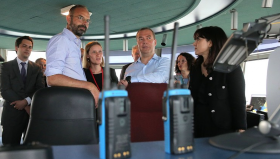 俄总理梅德韦杰夫和法总理菲利浦会晤（图源：俄新社）