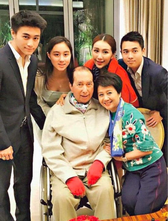 赌王女儿何超盈为小8岁男友未婚先孕,订婚送6亿陪嫁