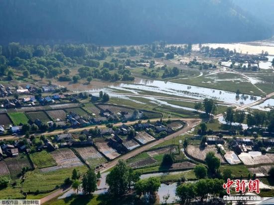  受洪涝灾害影响，伊尔库茨克州境内多个地区宣布进入紧急状态，近5千居民被紧急疏散。
