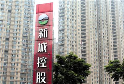 在新城控股危急时刻而临危受命的王晓松，面临着如何重塑品牌形象、巩固现金流等难题。 图/视觉中国