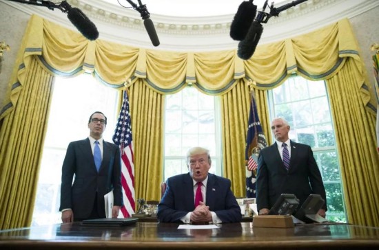  ▲特朗普：谁说我没总统样儿？