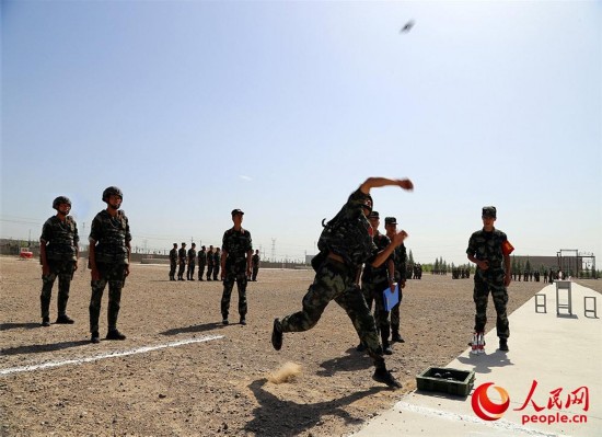 一道优美的弧线，向距离的极限发起挑战。