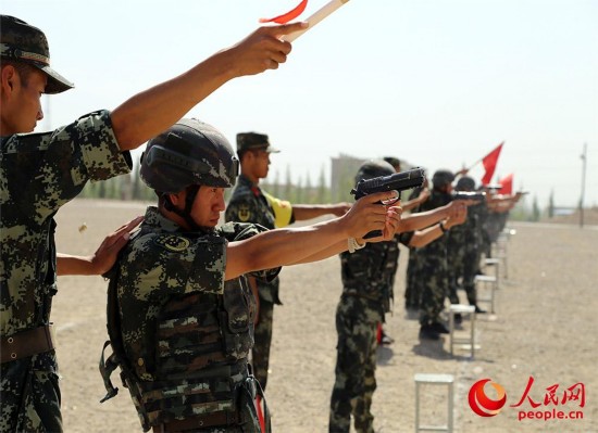 进行实弹射击。