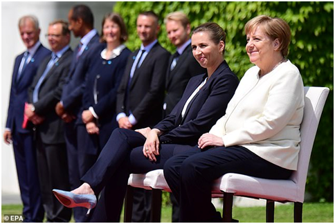 (默克尔和丹麦首相梅特·弗雷泽里克森 图源:EPA)