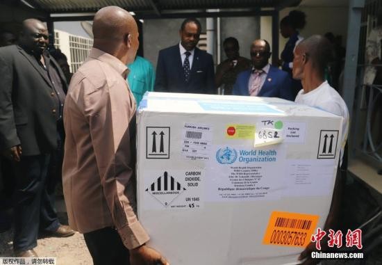 资料图:埃博拉病毒疫苗运抵刚果(金)。