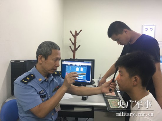 空军组织中考后青少年航空学校招生定选检测