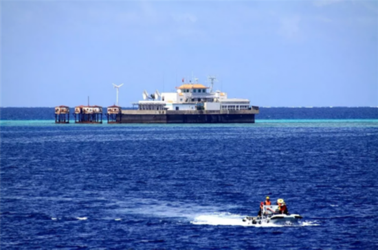 &ldquo;南沙生命线&rdquo;战斗27载，海军镜泊湖舰光荣退役