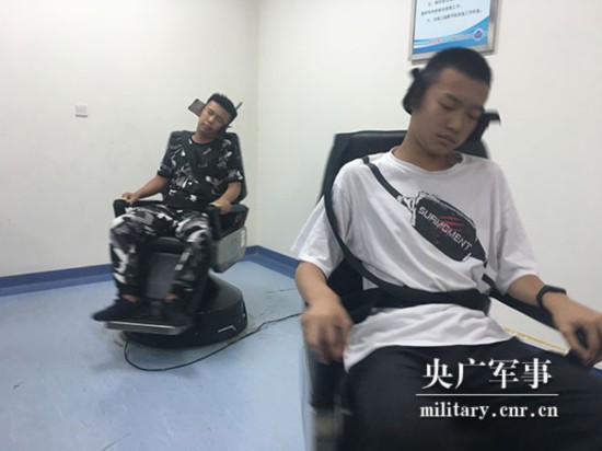 空军组织中考后青少年航空学校招生定选检测