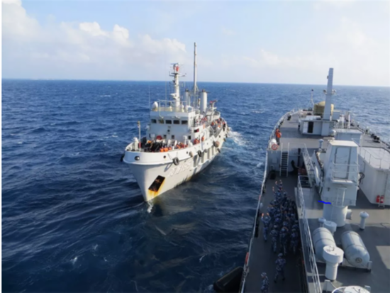 &ldquo;南沙生命线&rdquo;战斗27载，海军镜泊湖舰光荣退役