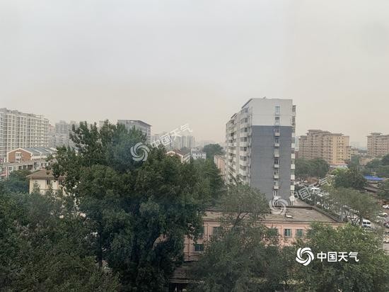 今天早晨,北京天空阴沉。