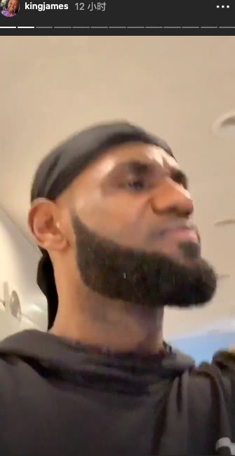 社交圈：艾弗森晒同姚明合影 波兰男篮备战世界杯玩麻将