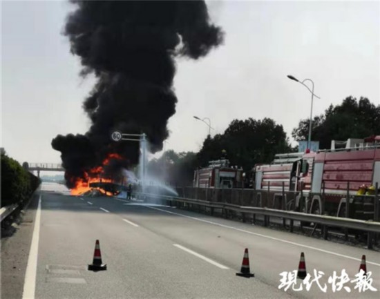 爆胎、自燃......南京交警提醒夏季车辆维护不能忽视