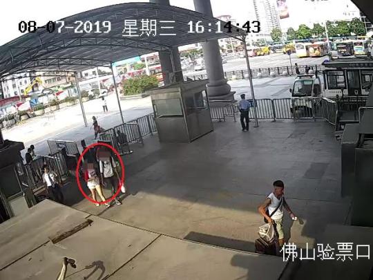 未成年恋人相约云南之旅女孩父亲高铁截回