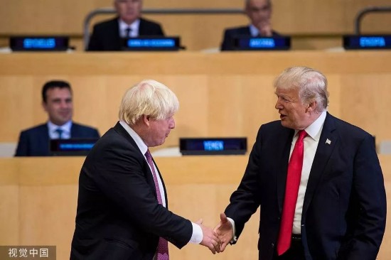 2017年9月，约翰逊与特朗普在联合国大会上短暂会面。/视觉中国