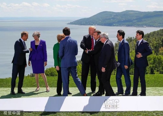 2018年加拿大举办G7峰会，领导人拍摄&ldquo;全家福&rdquo;。/视觉中国
