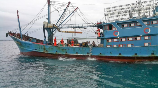 澎湖海巡队扣押&ldquo;闽晋渔05123号&rdquo;大陆渔船。（图源：台媒）