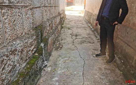 ▲李德胜倒地的巷子