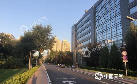 今晨，北京阳光已&ldquo;上线&rdquo;。（图/江漪）