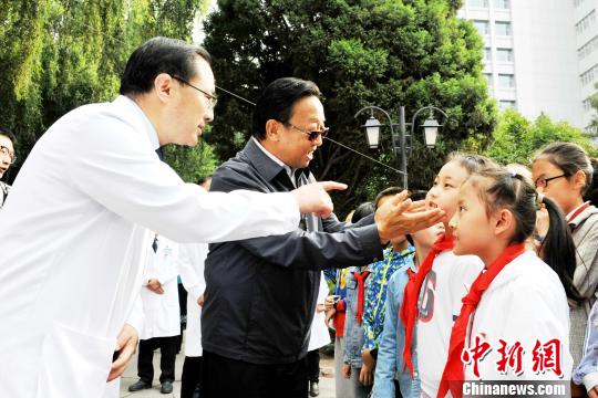 调查指青少年口腔疾病高发青海启动长期关爱行动