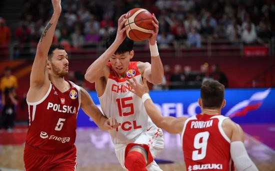 ▲周琦需要在与委内瑞拉一战中找回状态。新京报记者 吴江 摄