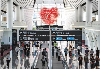 航站楼内的国际候机区域。摄影/新京报记者 陶冉