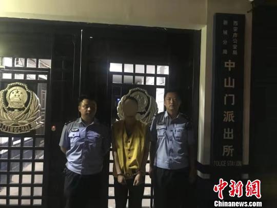 警方抓获一逃犯。警方供图