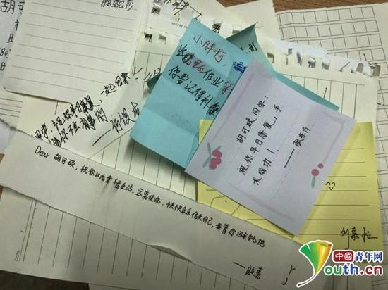 同学们的关心小纸条。中国青年网通讯员 周大顺 提供