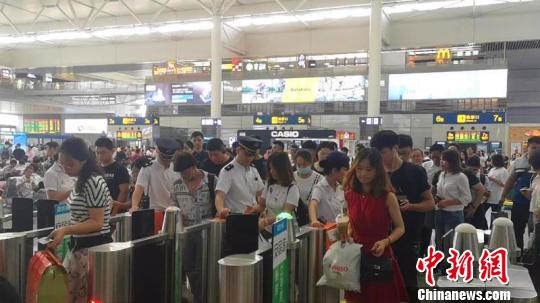 长三角铁路13日迎中秋客流高峰预计发送旅客285万人次