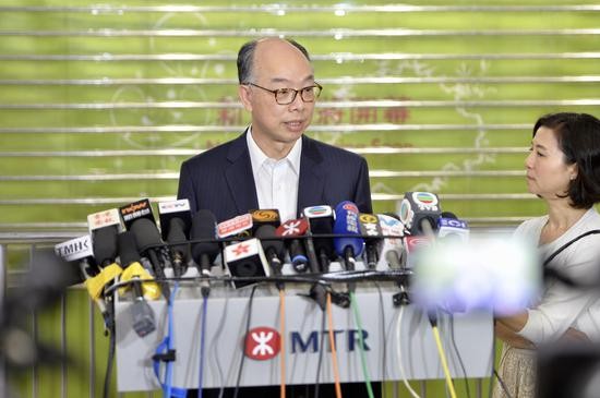 香港运输及房屋局局长陈帆回应记者提问。 新京报特派香港报道组 摄