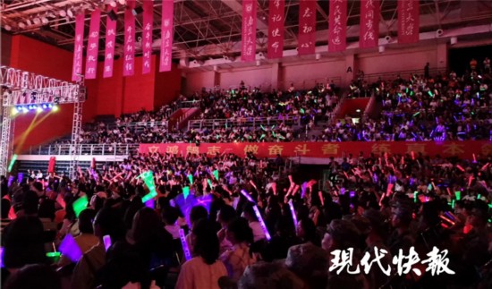 围观！“英子妈”给南大新生录视频啦，“珍惜与南大的缘分”