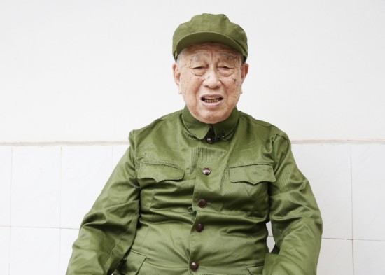 数十年，扬州9旬老兵苦寻救命小战友