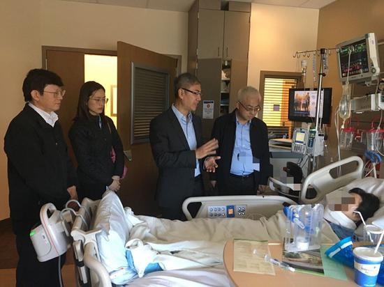 钟瑞明公参兼总领事、上海文旅局和犹他州华助中心负责人看望伤员