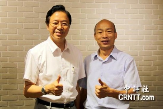 图为张善政与韩国瑜（图源：中评社）