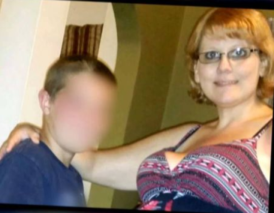 　凯德罗维茨和母亲克里斯蒂娜&middot;麦卡特尼（图源：福克斯59）