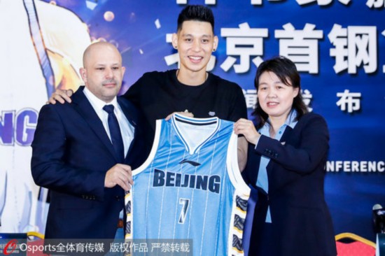 林书豪正式亮相首钢男篮 希望帮助球队赢下更多比赛