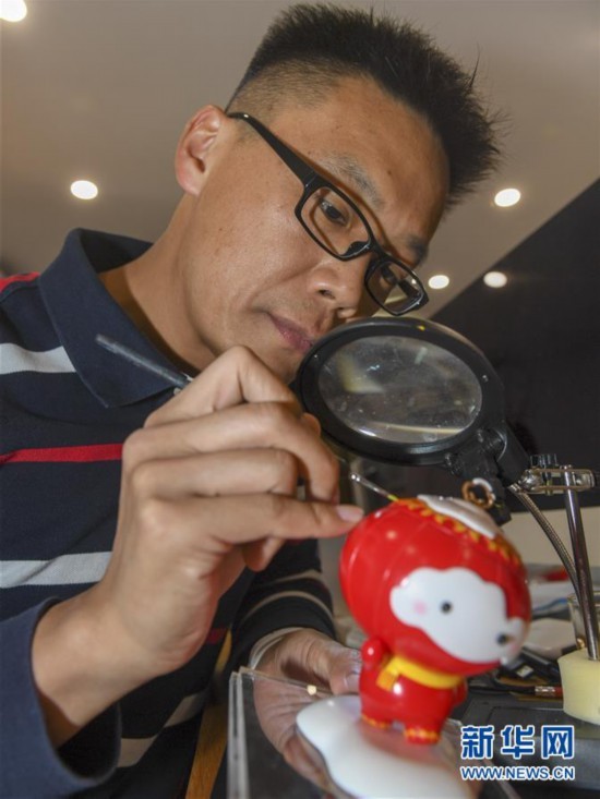 （体育）（8）探访北京2022年冬残奥会吉祥物“雪容融”设计团队