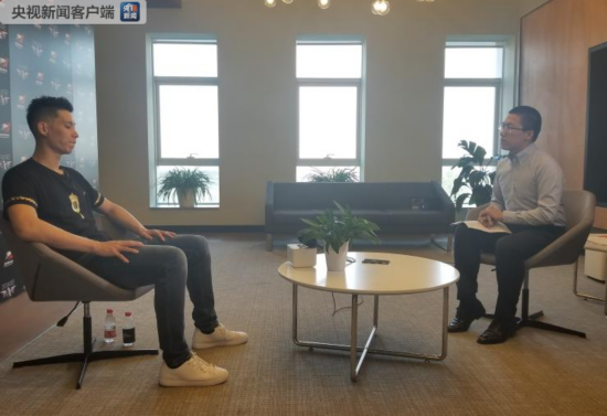  林书豪接受央视《新闻周刊》栏目专访