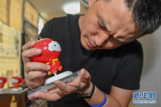 （体育）（5）探访北京2022年冬残奥会吉祥物“雪容融”设计团队