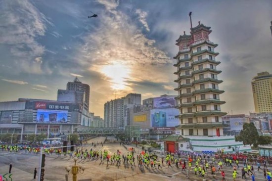 郑州马拉松奖牌出炉 转轴设计“中”字元素可自由旋转