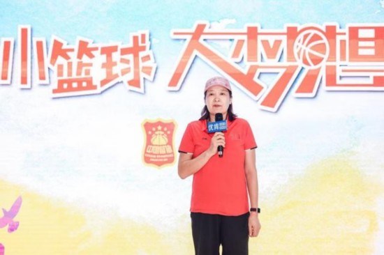 UCBA超级联赛S3赛季开幕 前女篮队长现场助阵