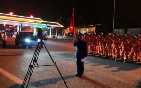 铜仁市当地消防力量已集结完毕。来源：铜仁市消防救援支队官方微博