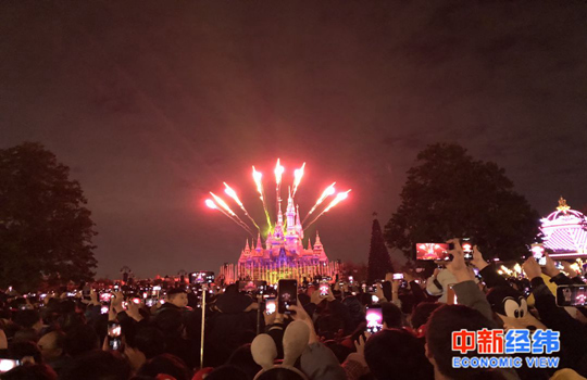  资料图：上海迪士尼乐园夜场。中新经纬 吴晓薇摄